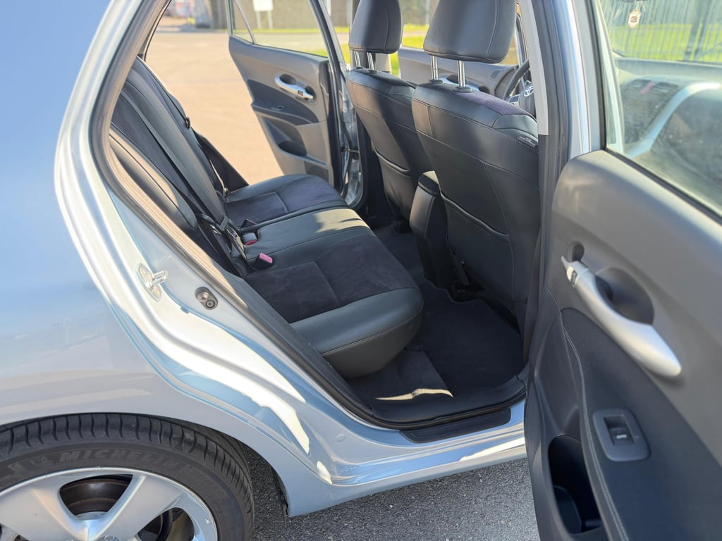 TOYOTA AURIS - Image 15