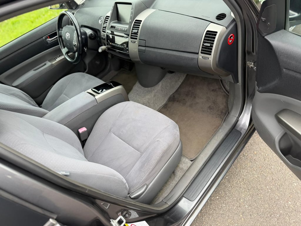 TOYOTA PRIUS - Image 11