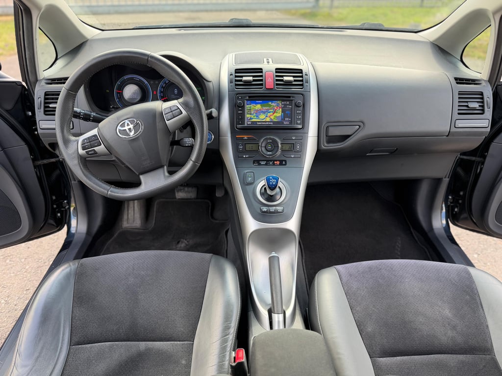 TOYOTA AURIS - Image 17