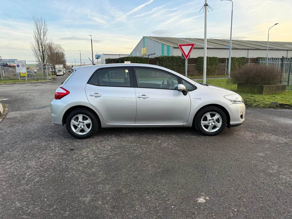 TOYOTA AURIS - Image 13