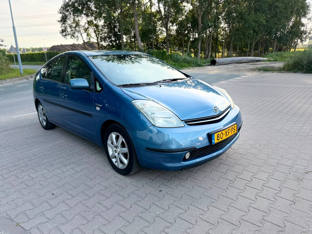 TOYOTA PRIUS - Image 3