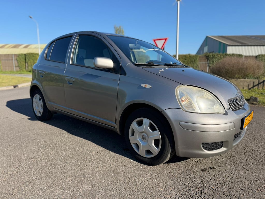 TOYOTA YARIS - Image 3