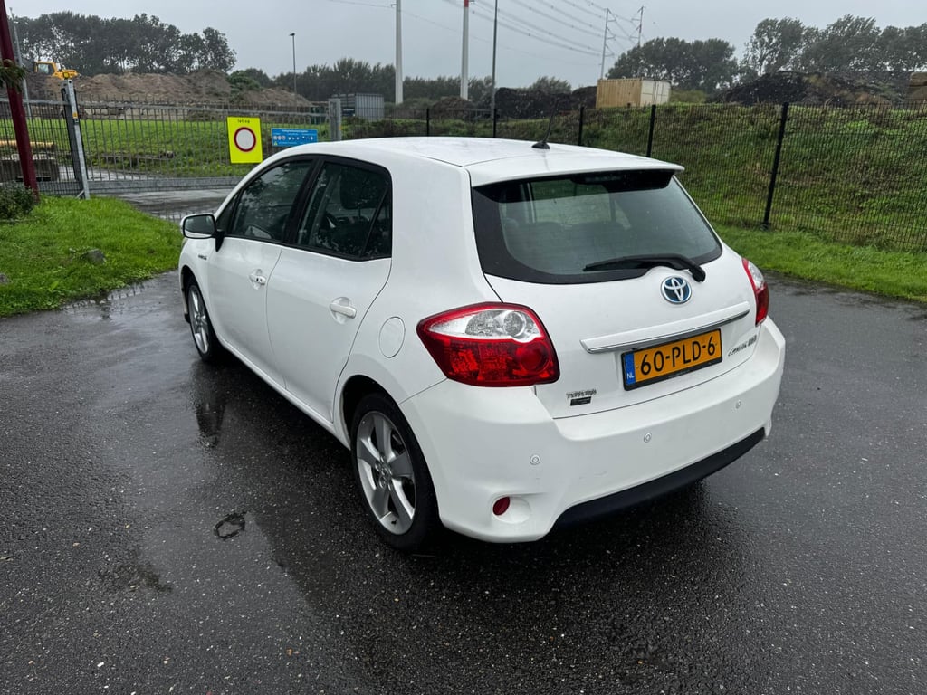 TOYOTA AURIS - Image 9