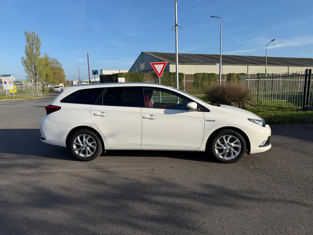 TOYOTA AURIS TOURING SPORTS - Image 8