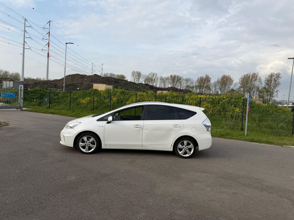 TOYOTA PRIUS WAGON - Image 8