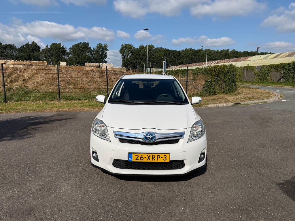 TOYOTA AURIS