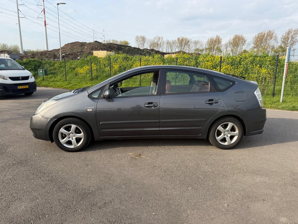 TOYOTA PRIUS - Image 6