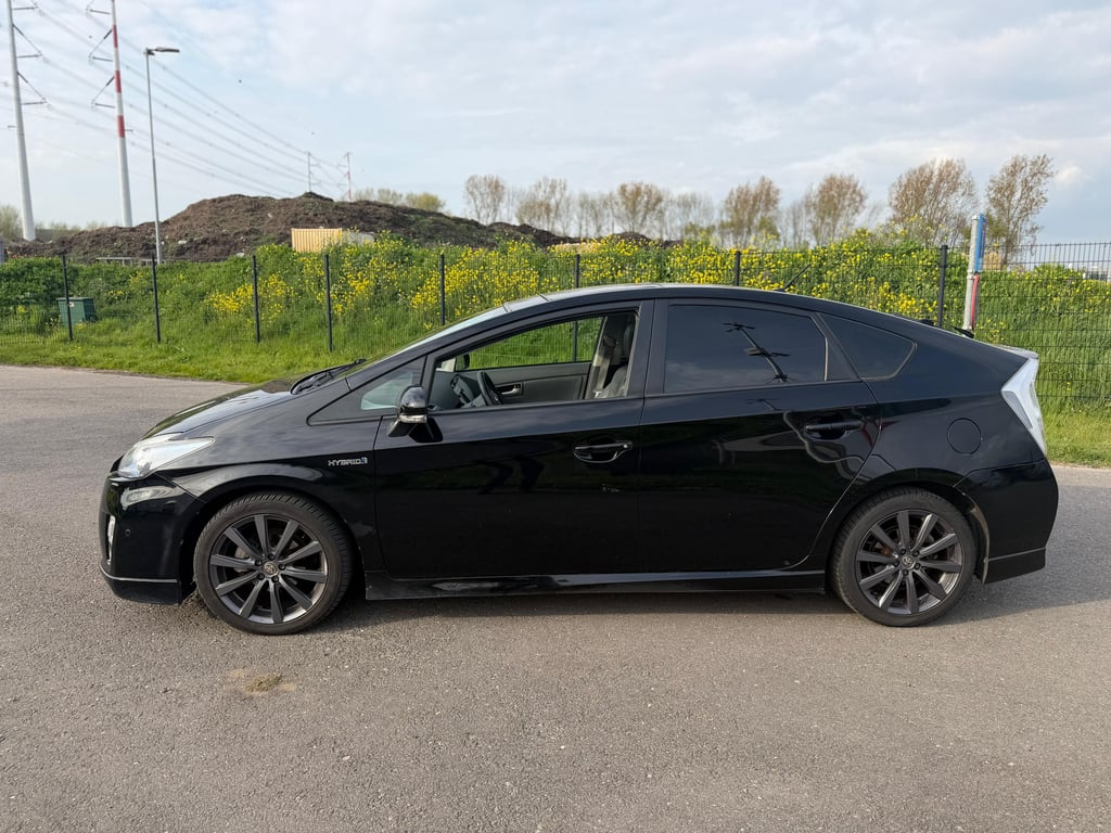 TOYOTA PRIUS - Image 2