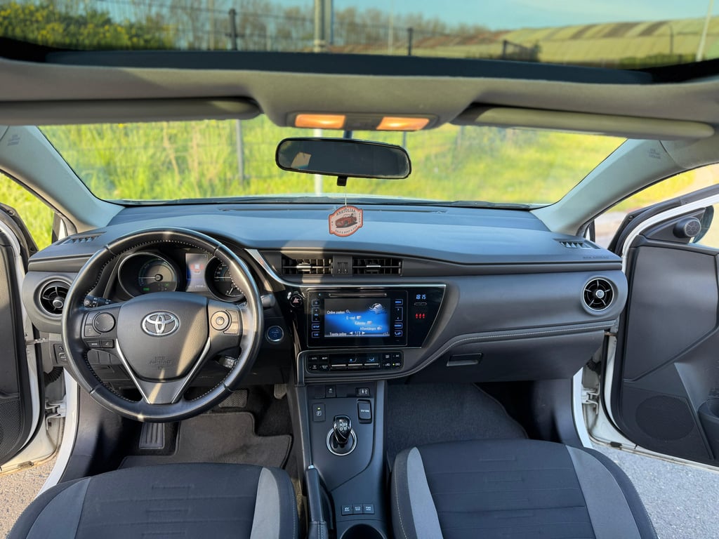 TOYOTA AURIS TOURING SPORTS - Image 14