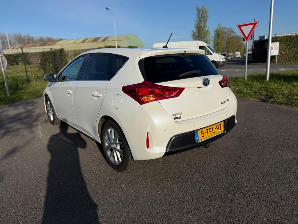 TOYOTA PRIUS - Image 4