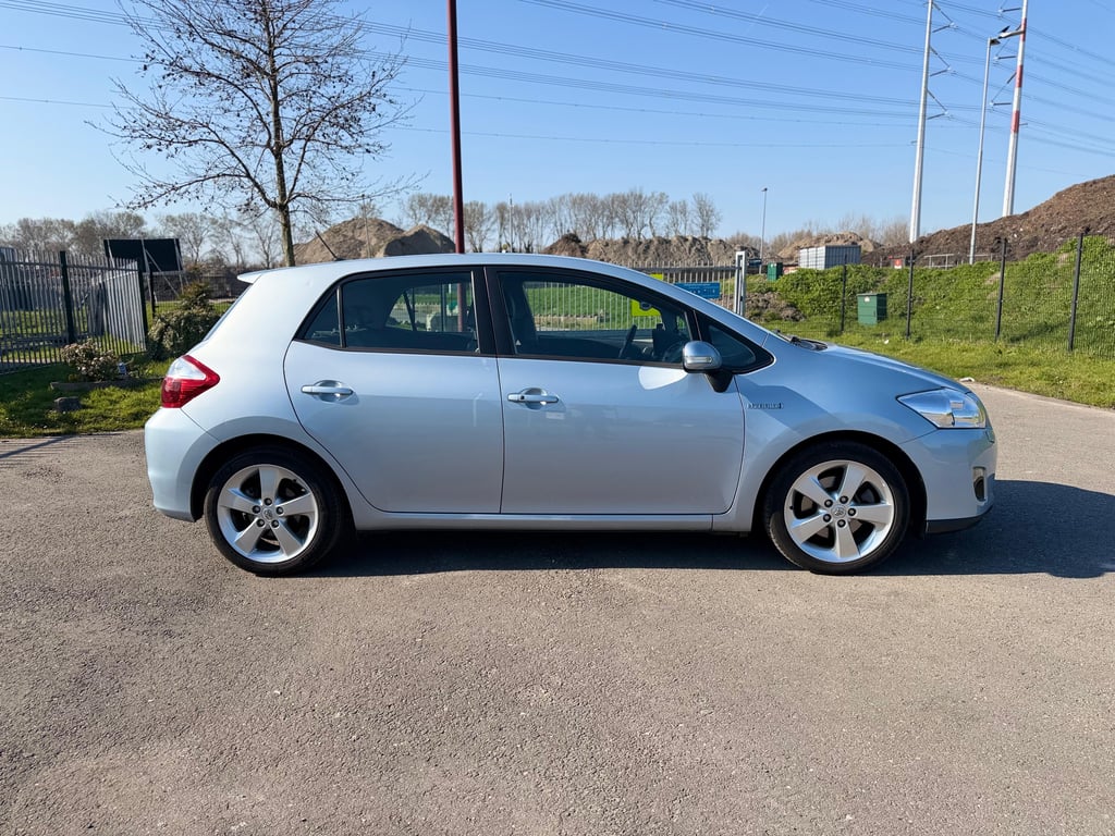 TOYOTA AURIS - Image 11