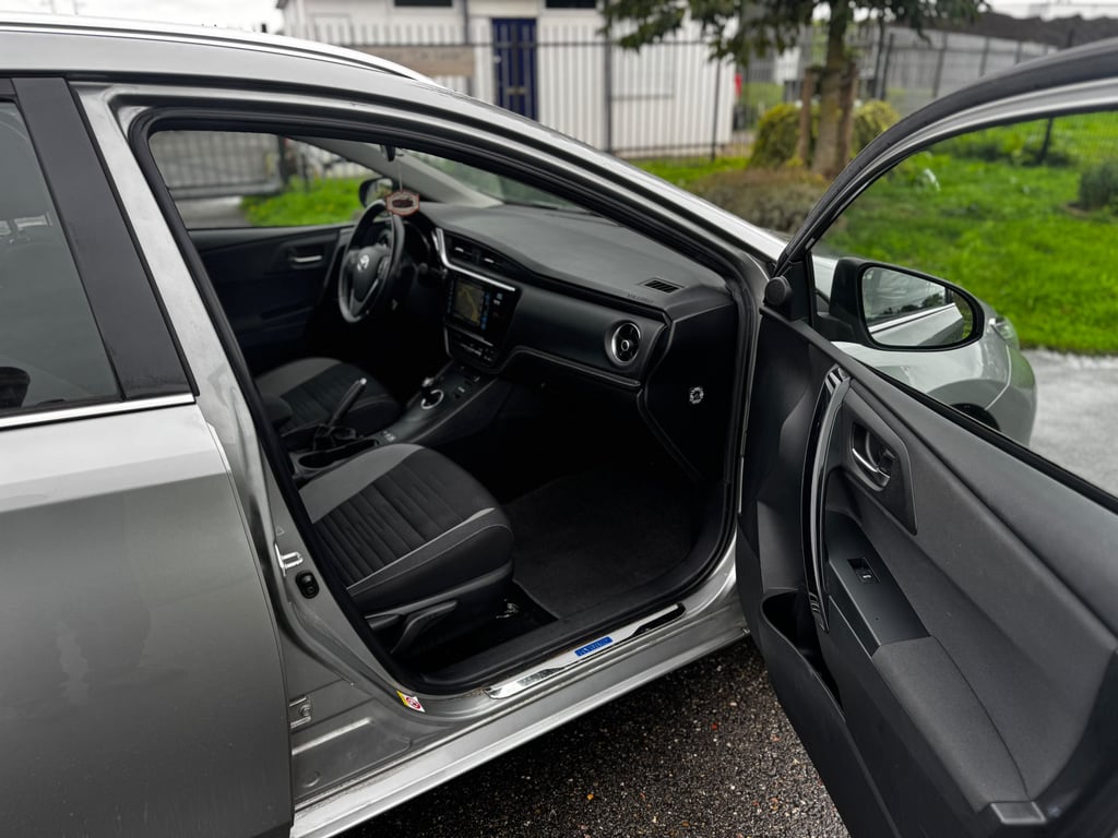 TOYOTA AURIS TOURING SPORTS - Image 15