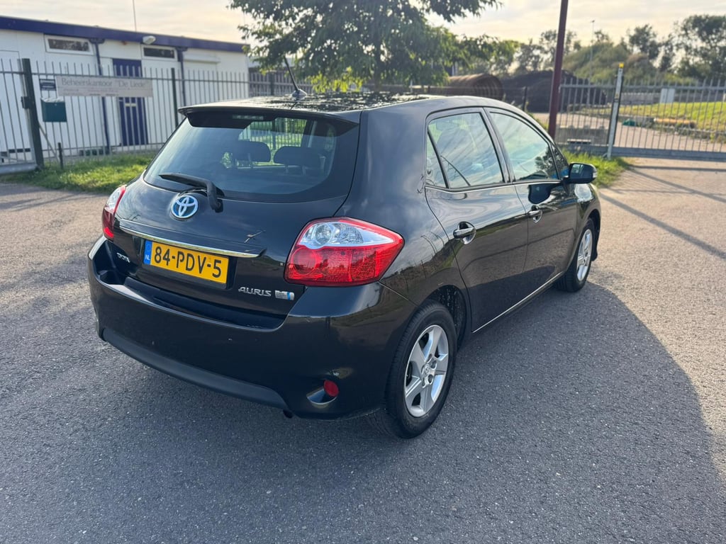 TOYOTA AURIS - Image 5