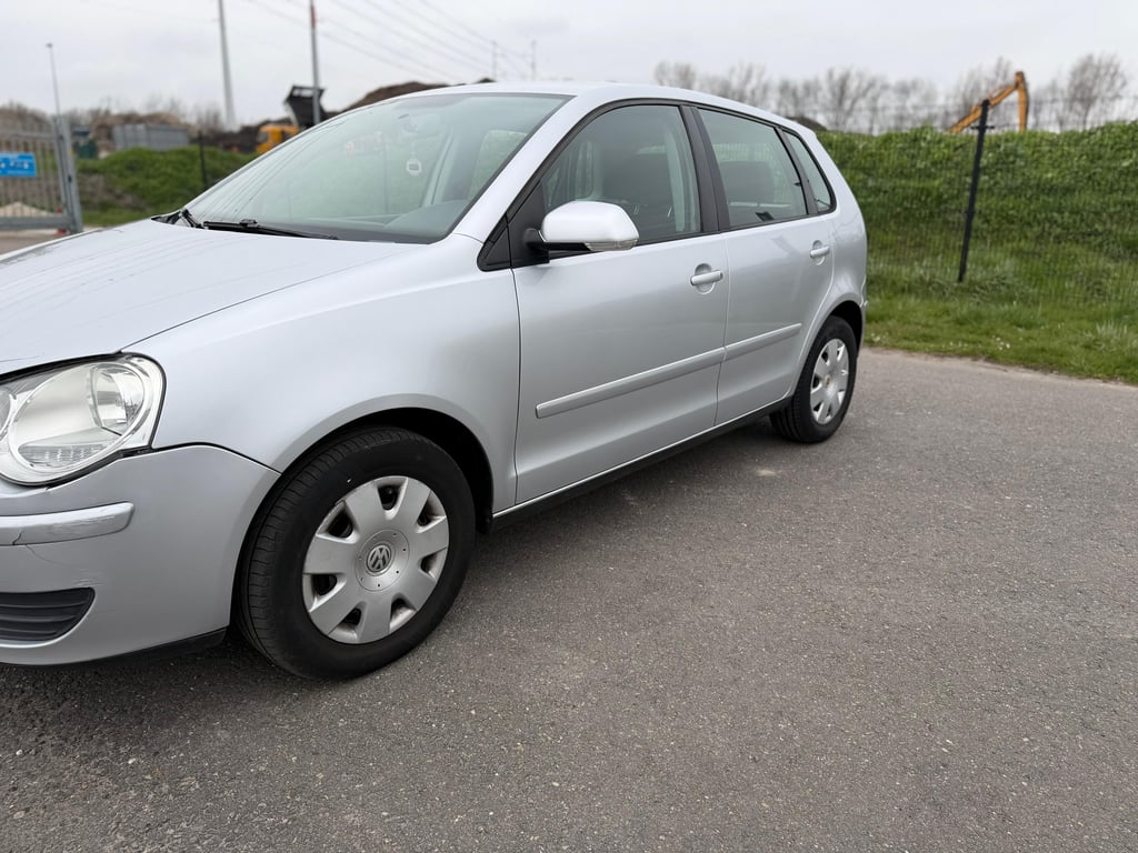 VOLKSWAGEN POLO - Image 5