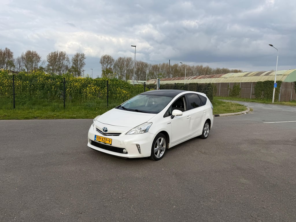 TOYOTA PRIUS WAGON - Image 13