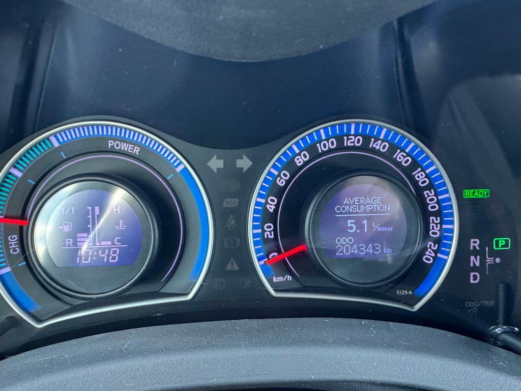 TOYOTA AURIS - Image 13