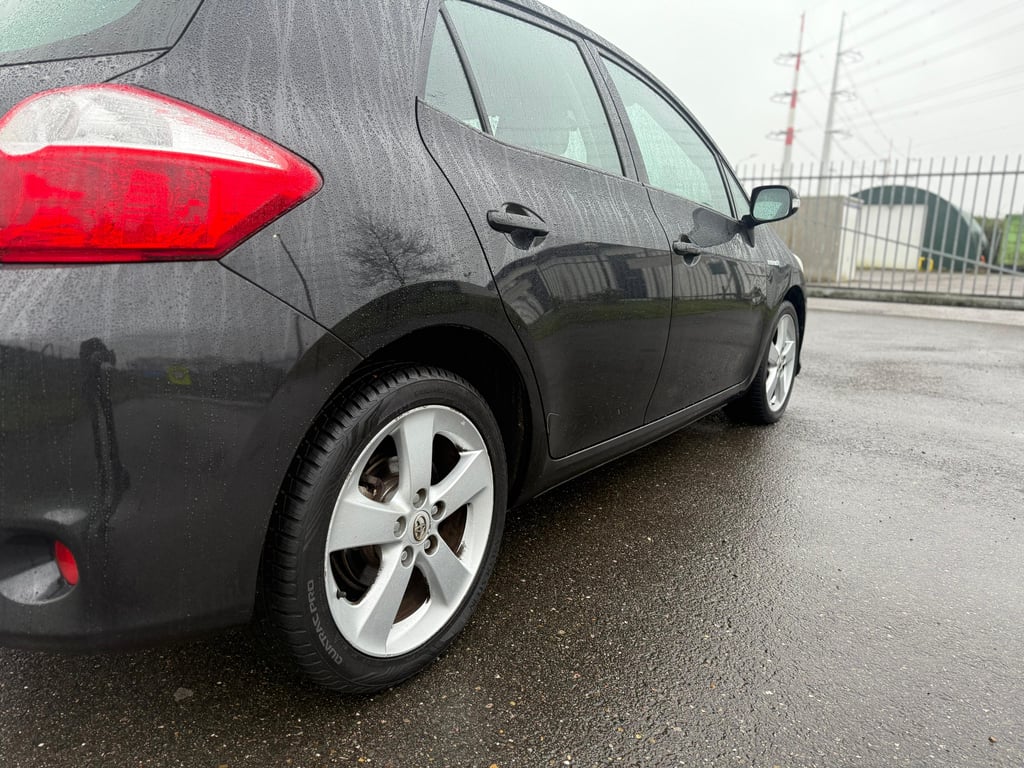 TOYOTA AURIS - Image 6