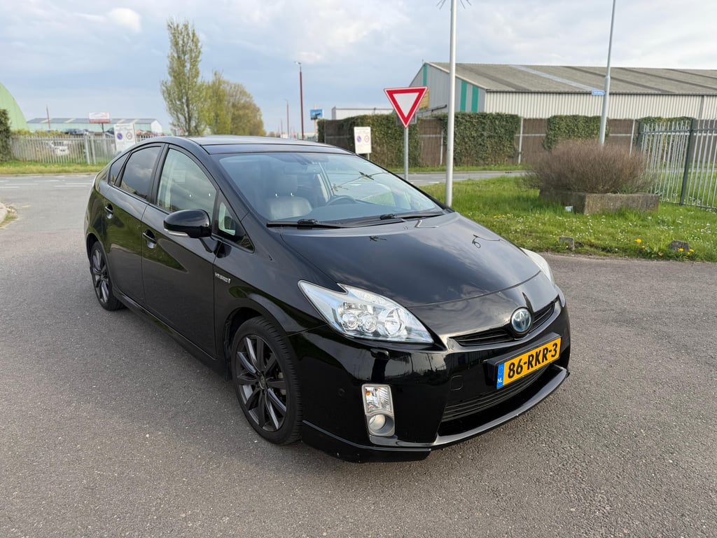 TOYOTA PRIUS - Image 8