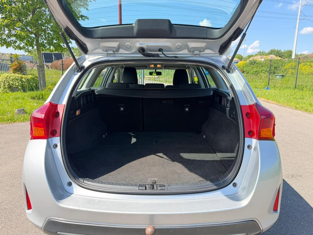 TOYOTA AURIS TOURING SPORTS - Image 10