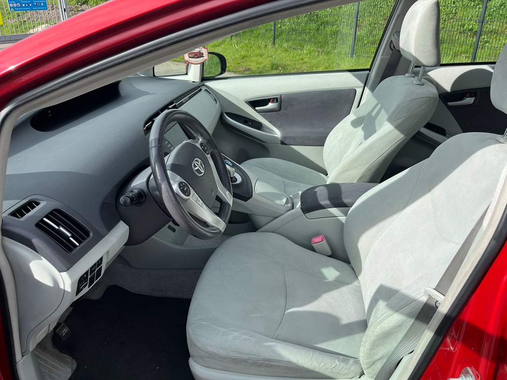 TOYOTA PRIUS - Image 13