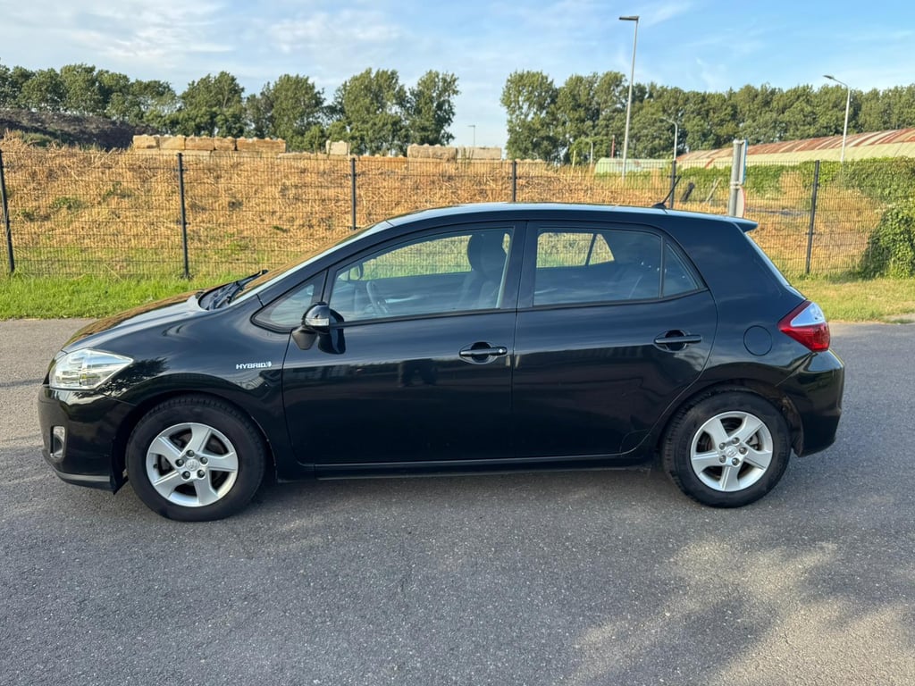 TOYOTA AURIS - Image 8