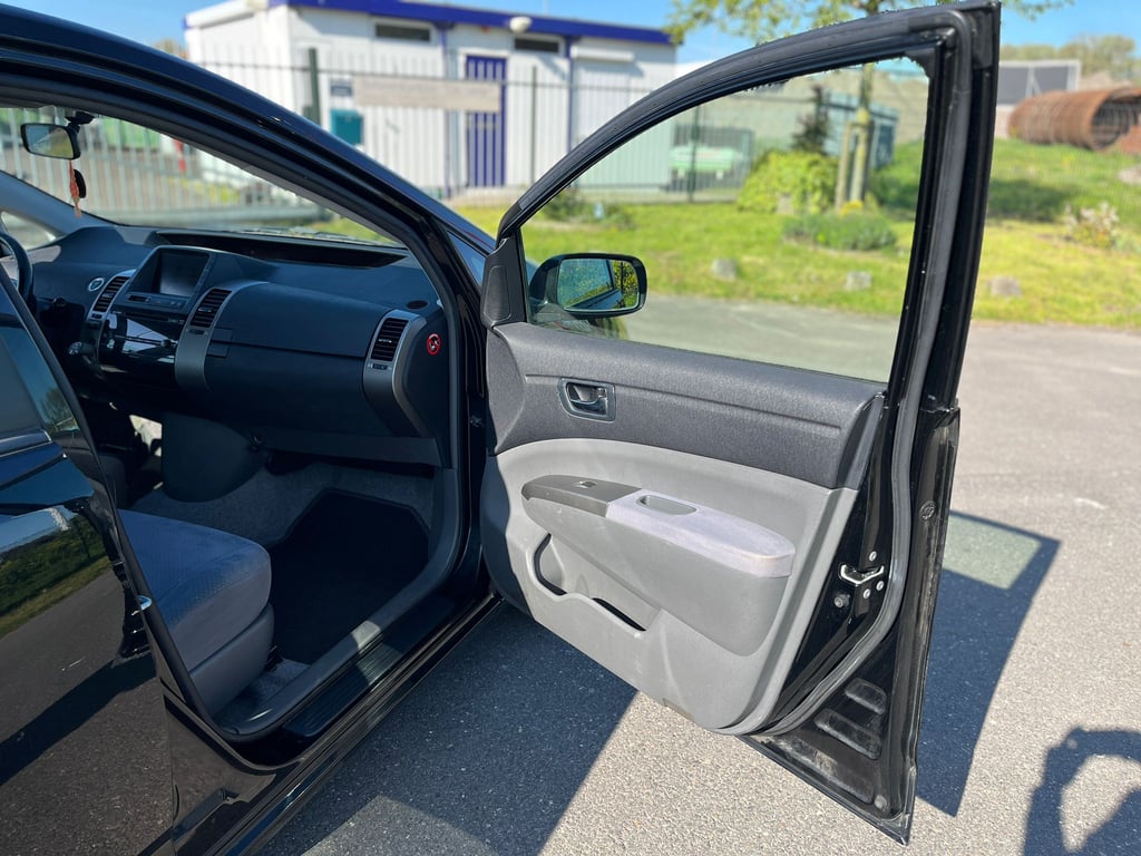 TOYOTA PRIUS - Image 16