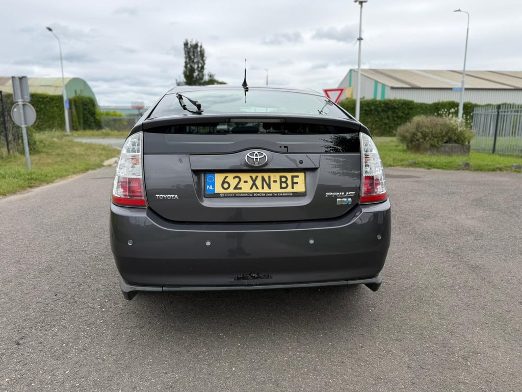 TOYOTA PRIUS - Image 8