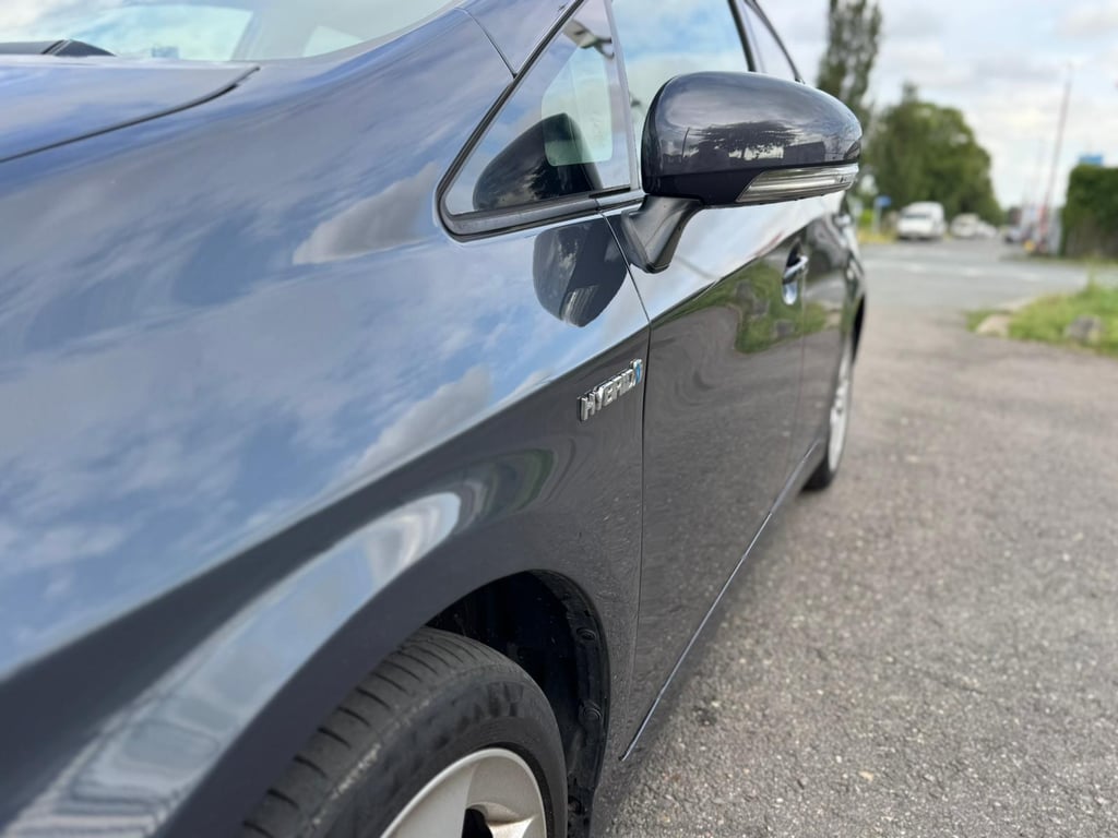 TOYOTA PRIUS - Image 4