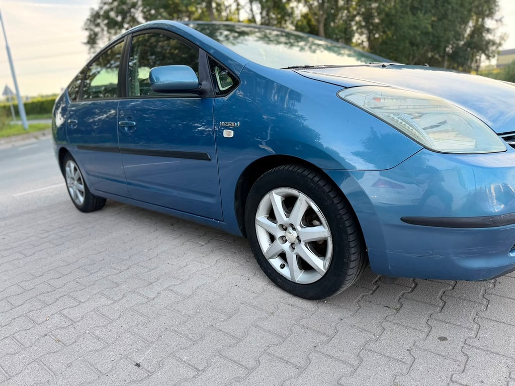 TOYOTA PRIUS - Image 2