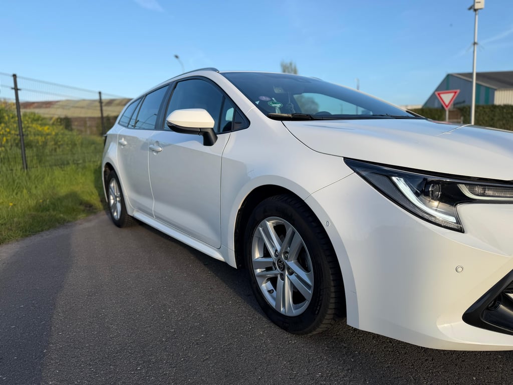 TOYOTA COROLLA TOURING SPORTS - Image 6