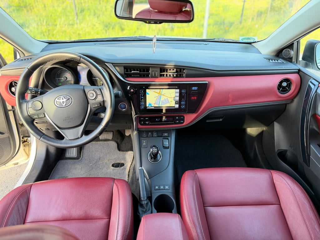 TOYOTA AURIS TOURING SPORTS - Image 21