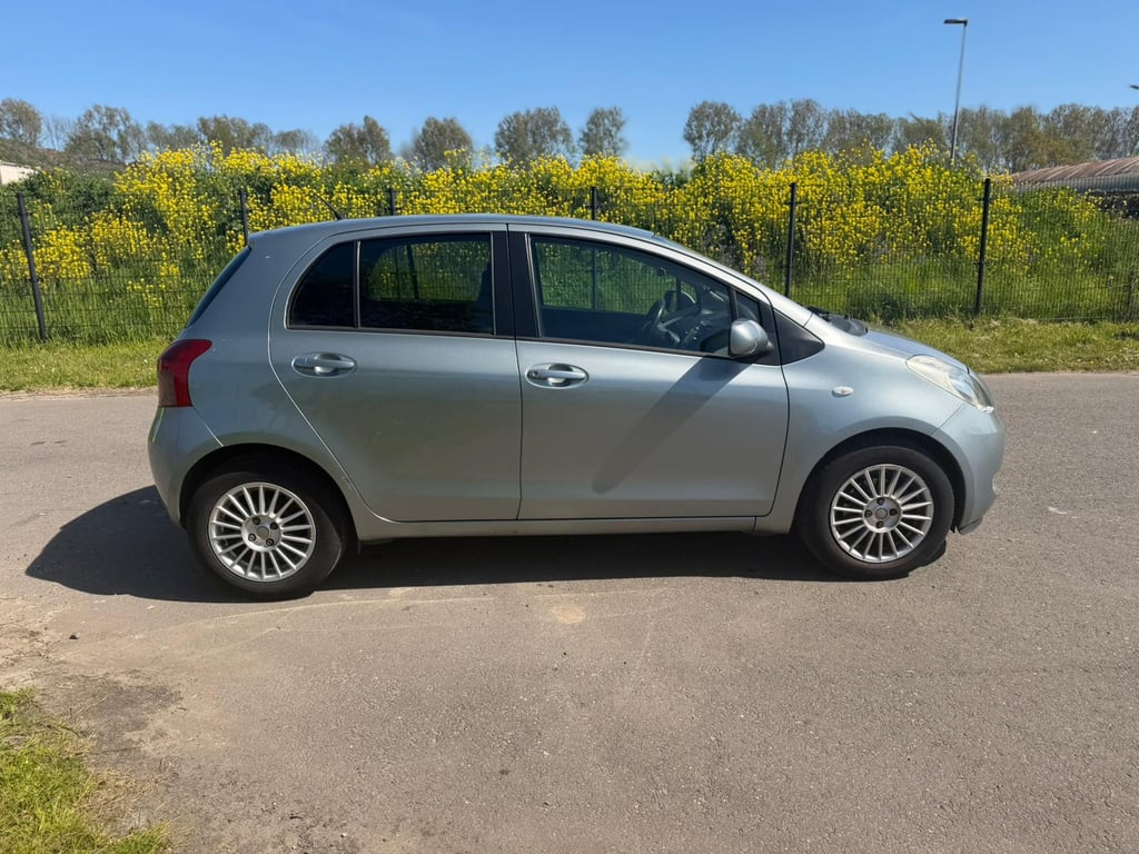 TOYOTA YARIS - Image 5