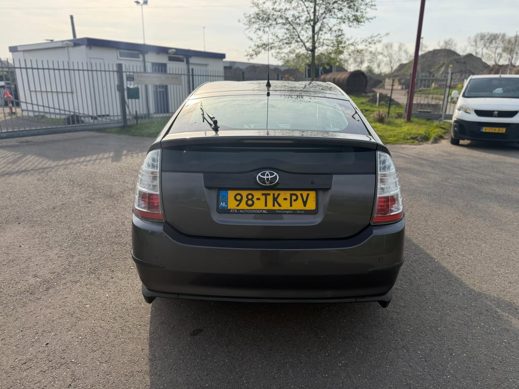 TOYOTA PRIUS - Image 5