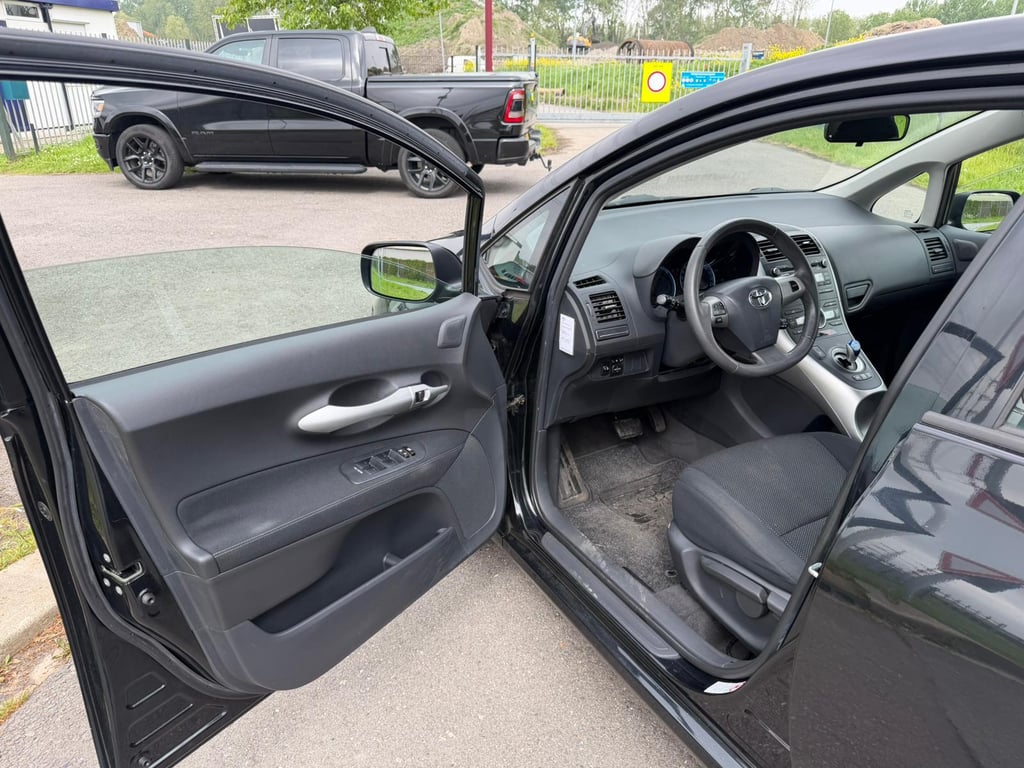 TOYOTA  AURIS - Image 15