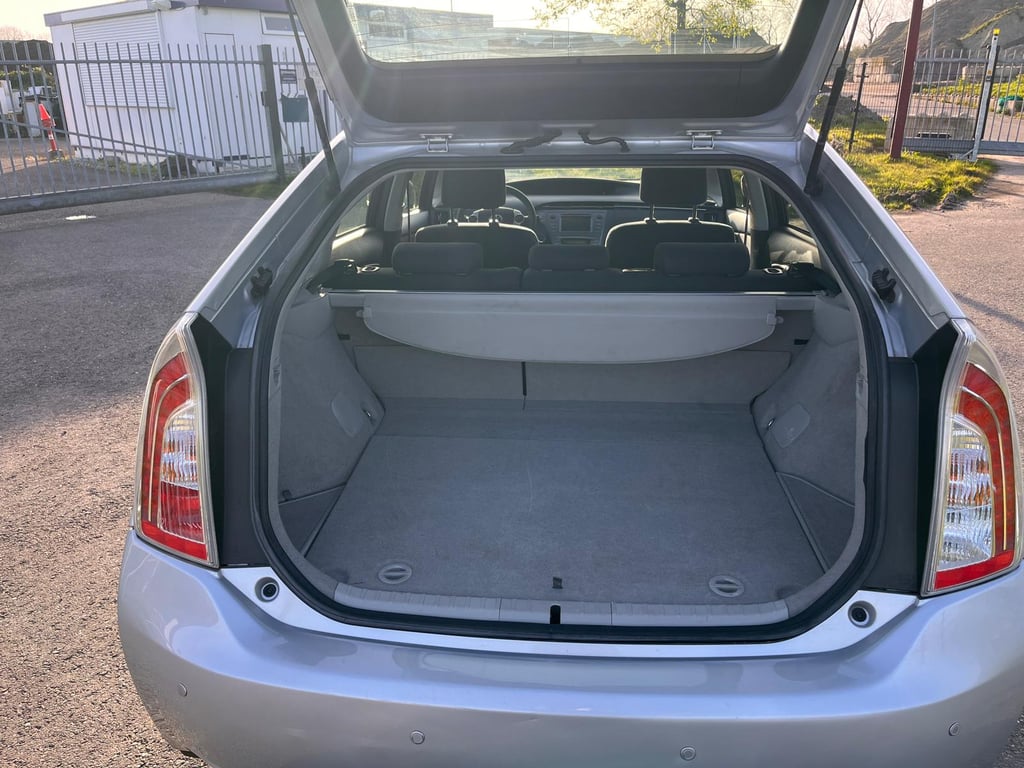 TOYOTA PRIUS - Image 9