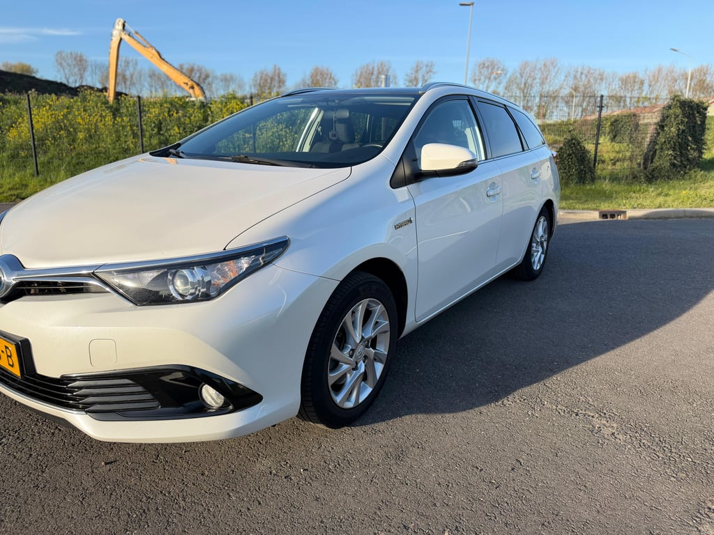 TOYOTA AURIS TOURING SPORTS - Image 3