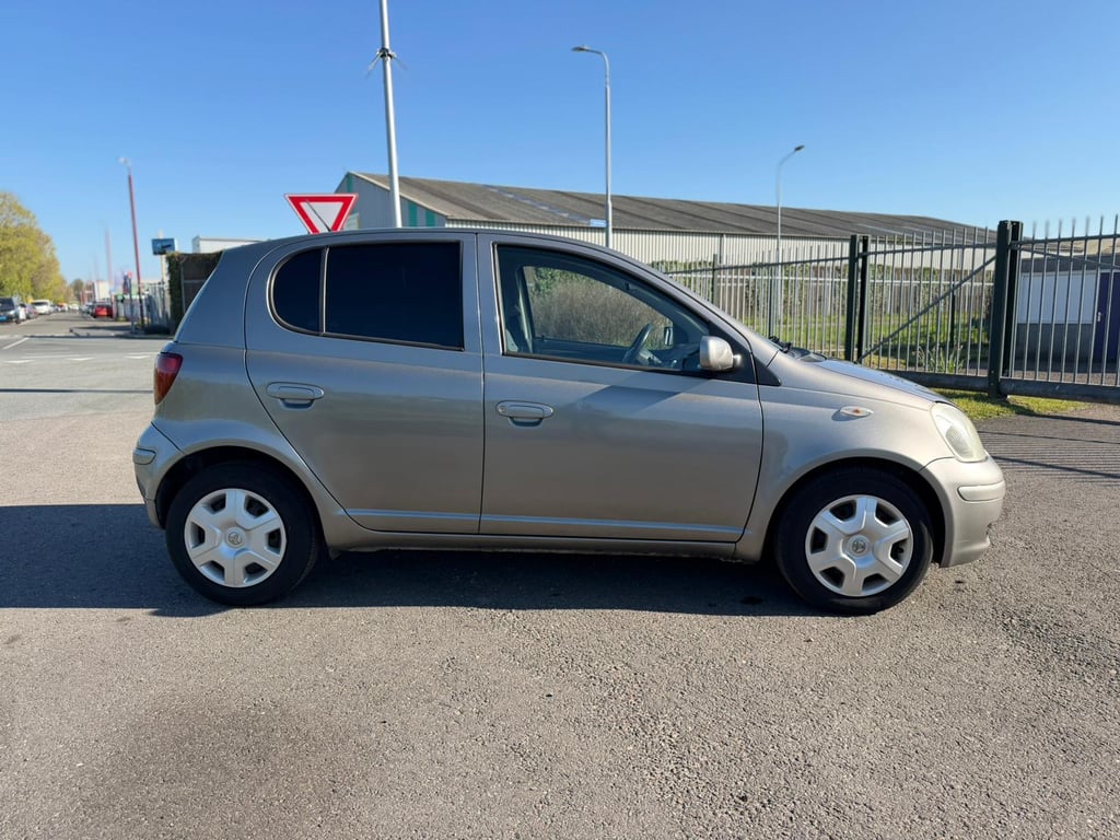 TOYOTA YARIS - Image 5