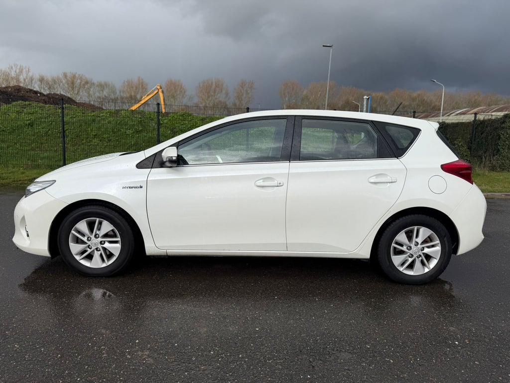 TOYOTA AURIS - Image 2
