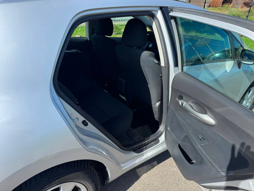TOYOTA AURIS - Image 10