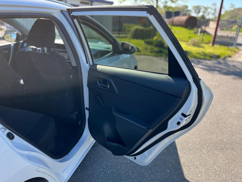 TOYOTA AURIS TOURING SPORTS - Image 12