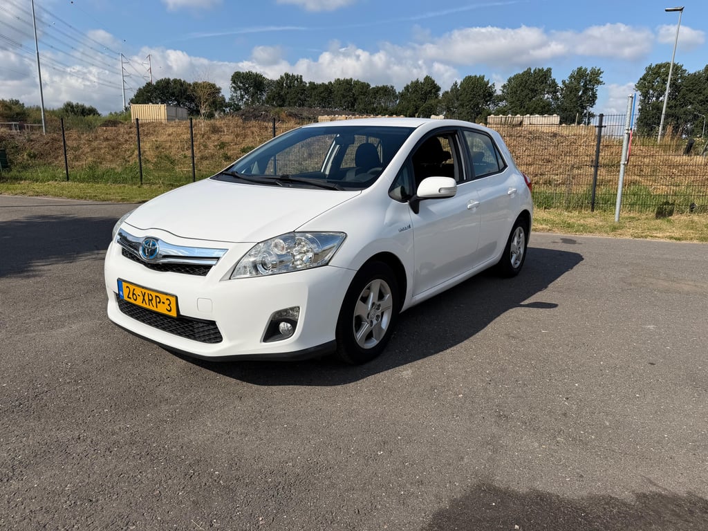 TOYOTA AURIS - Image 2