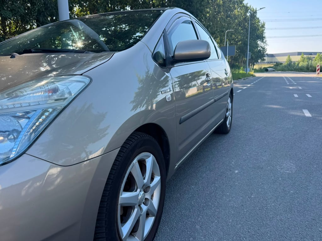 TOYOTA PRIUS - Image 7