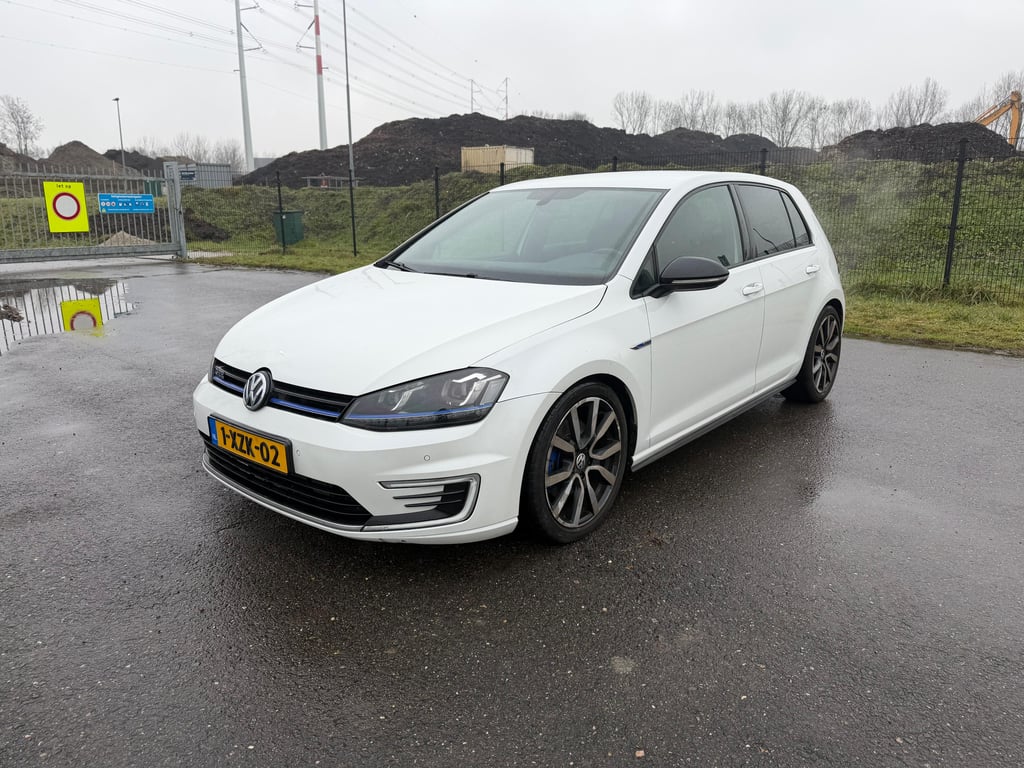 VOLKSWAGEN GOLF - Image 3