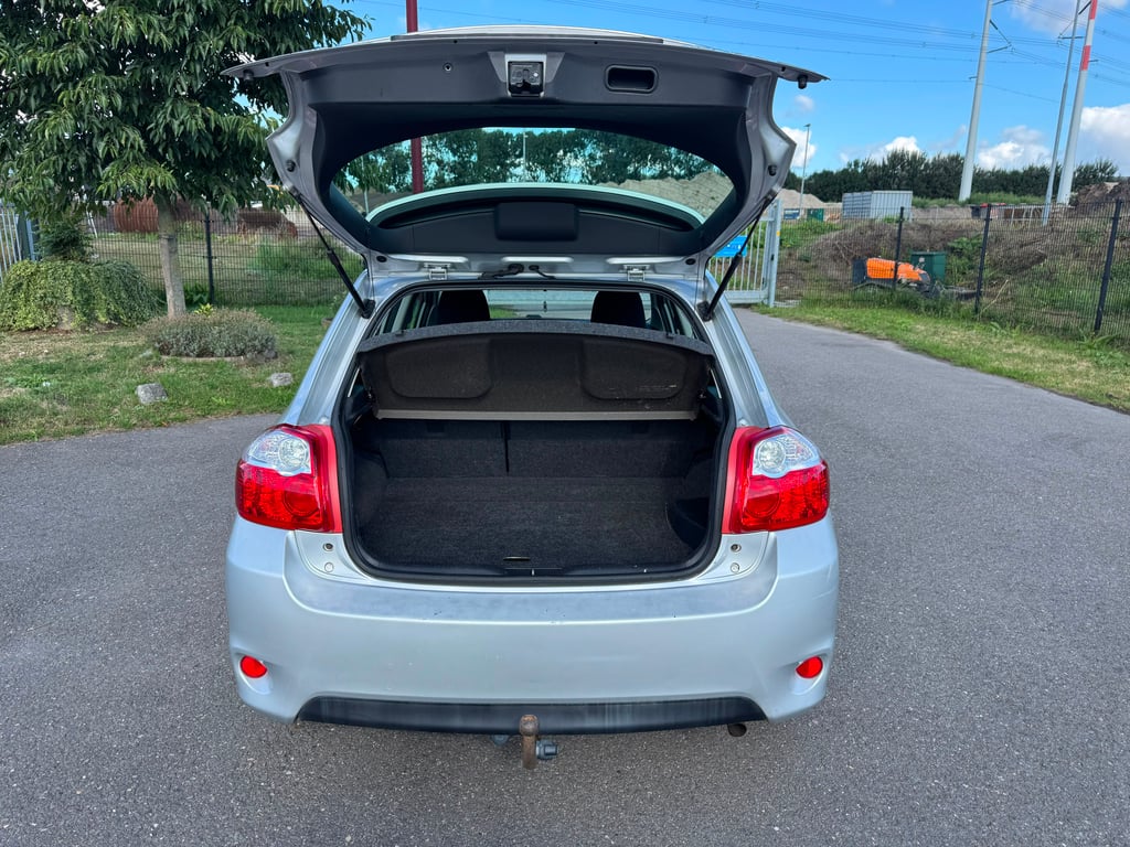 TOYOTA AURIS - Image 9