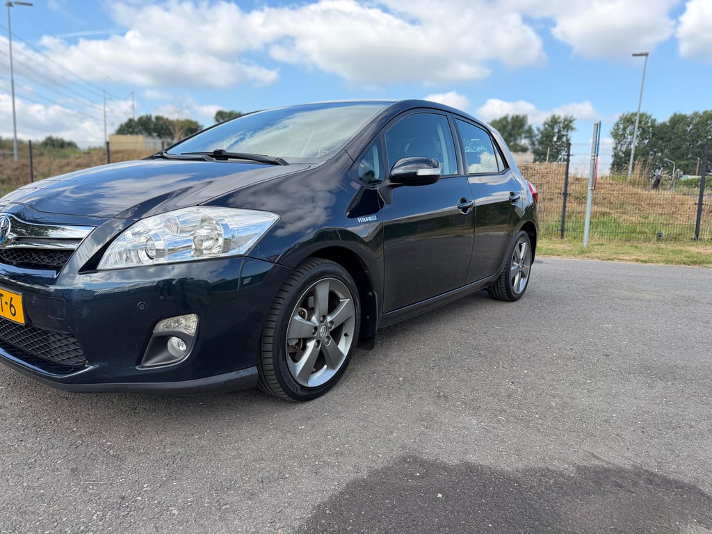 TOYOTA AURIS - Image 2