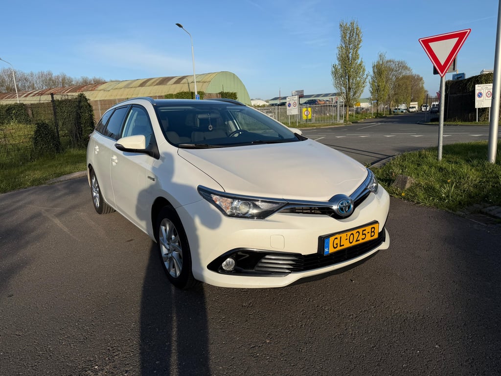 TOYOTA AURIS TOURING SPORTS - Image 2