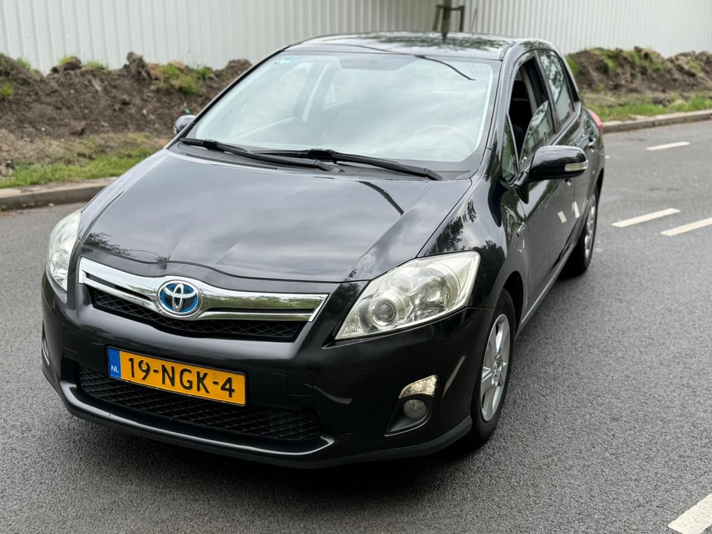 TOYOTA  AURIS - Image 2