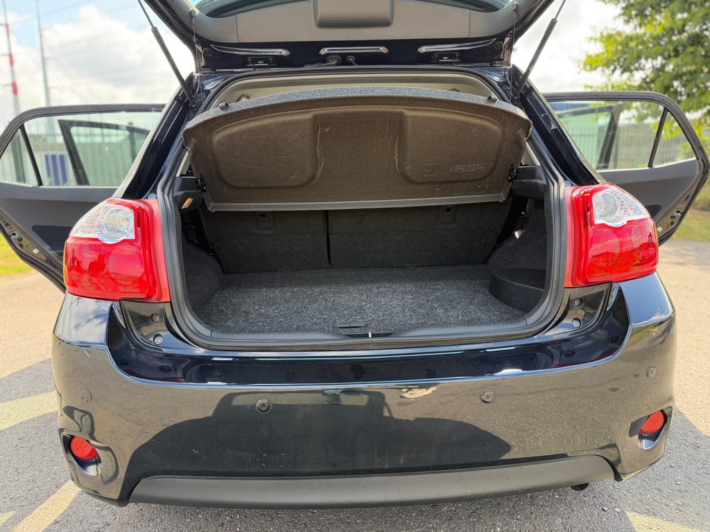 TOYOTA AURIS - Image 12