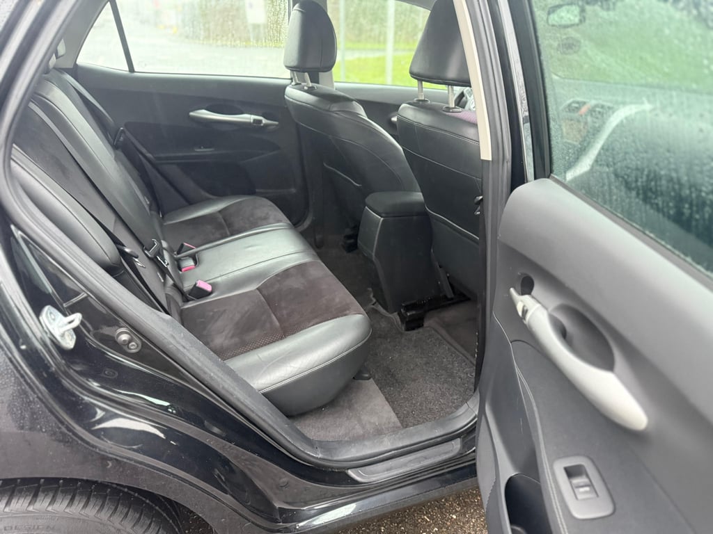 TOYOTA AURIS - Image 12