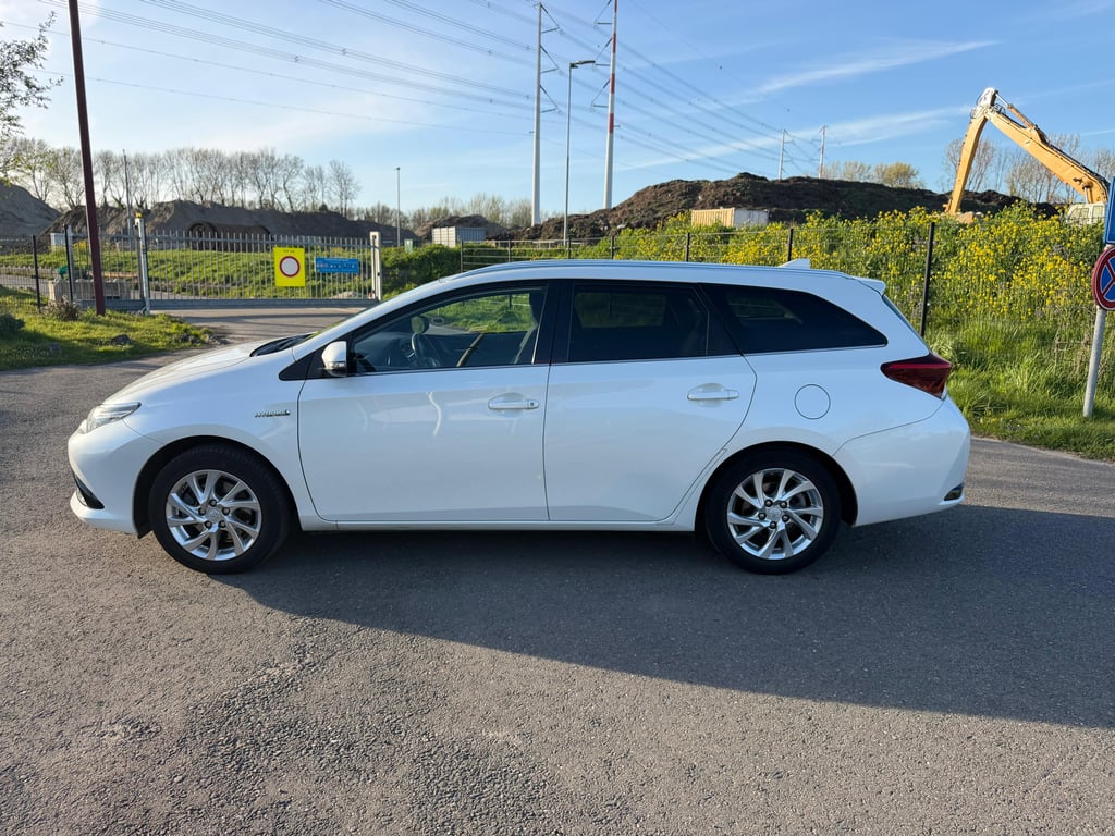 TOYOTA AURIS TOURING SPORTS - Image 9